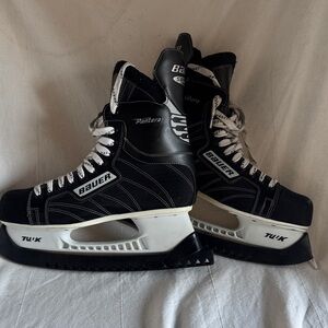 M11 Bauer supreme Black and White hockey Skates